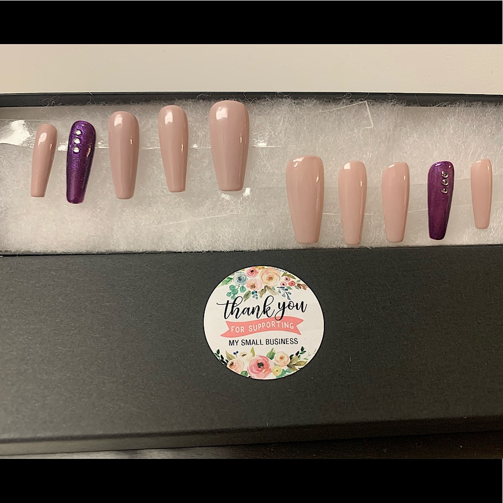Custom, Gel Paint, Press-On Nails “Classy & Sassy”